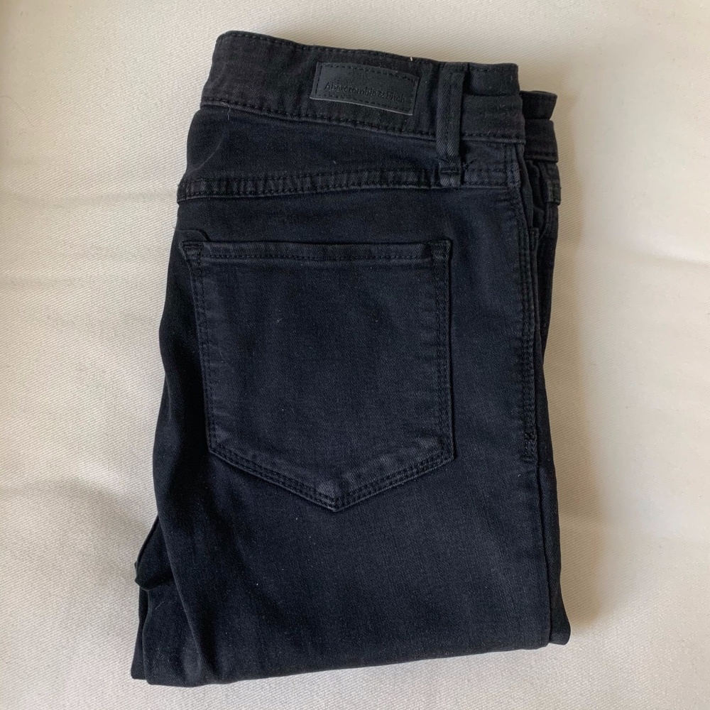 EUC Abercrombie Distressed Black Denim Jeans sz 00